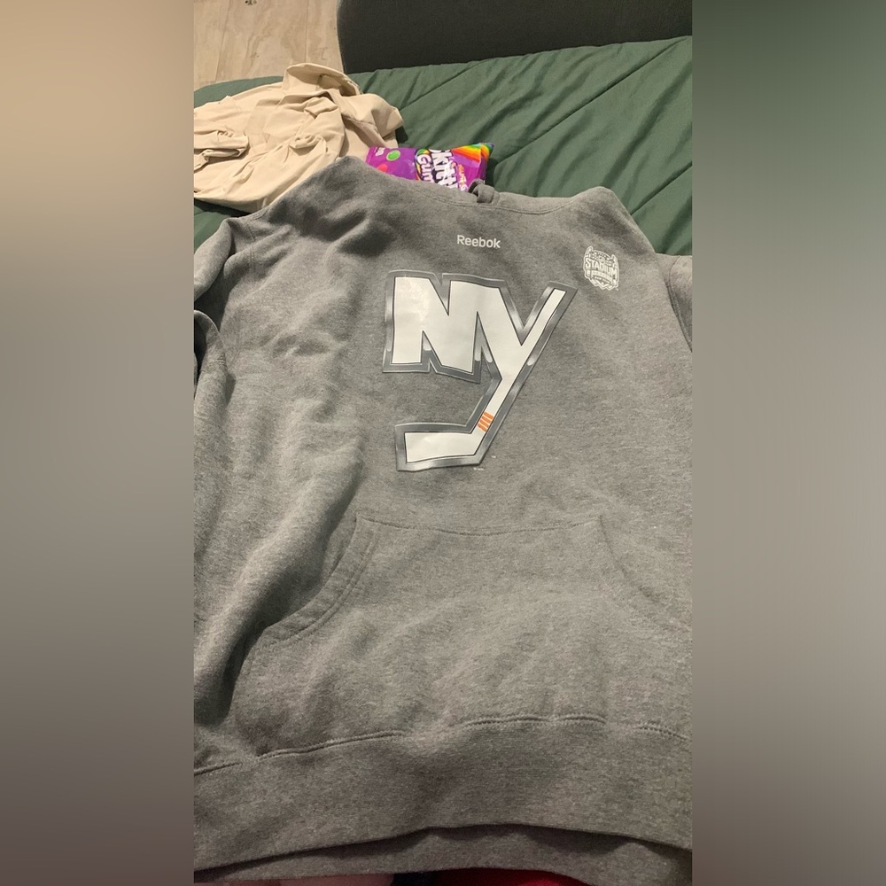 Islanders sweater